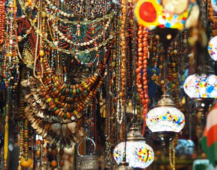 Im Souk der Hauptstadt Muscat bummelt man in orientalischer Atmosphäre
