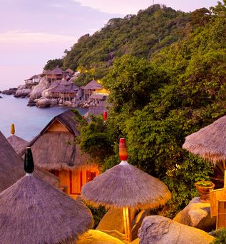 Strohhütten am Meer in Thailand 