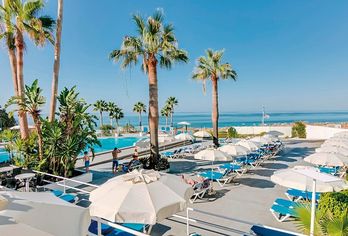 Hotel, Mónica Isabel